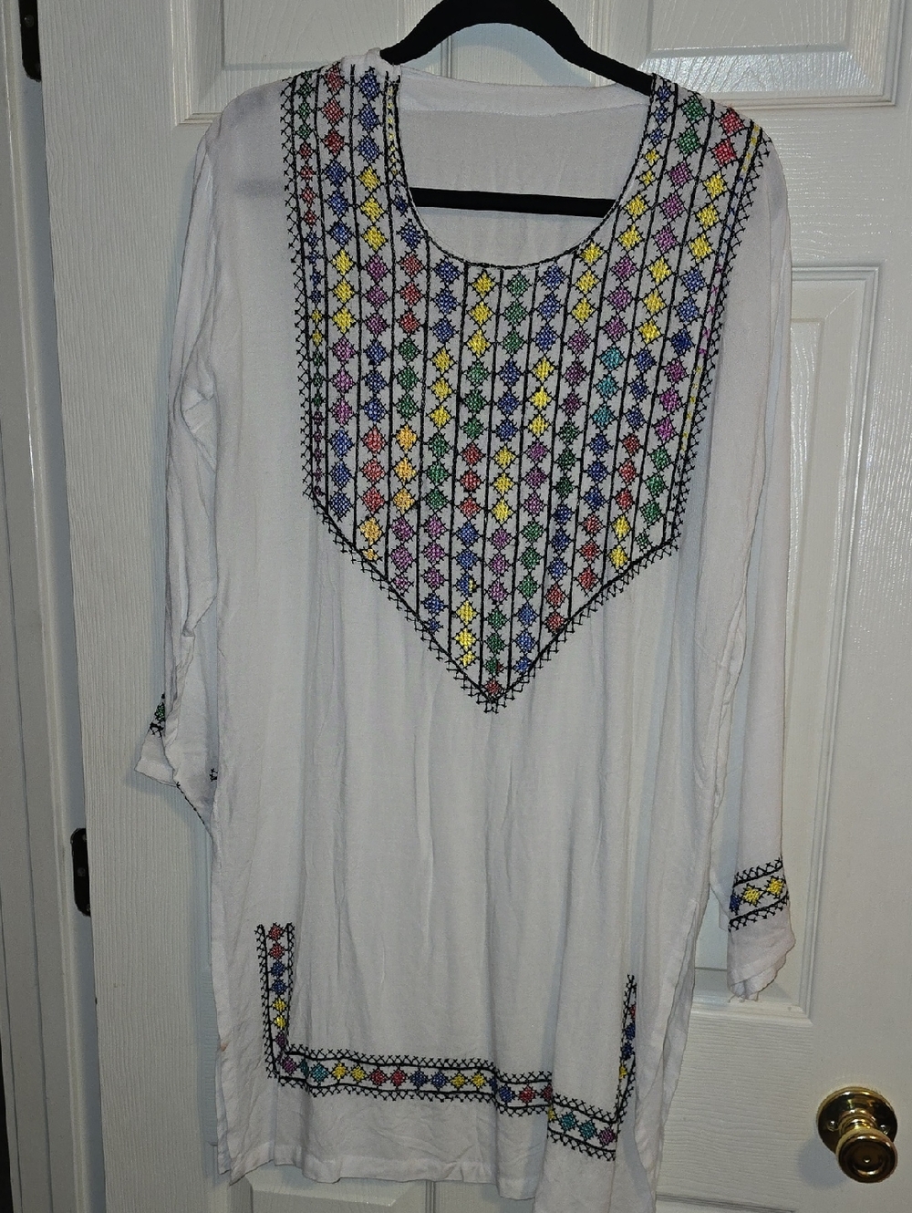 White Embroidered Long-Sleeve‎ Kurta Tunic with Multicolor Motifs